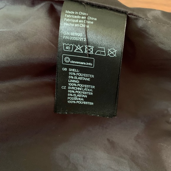 Pockets! H&M Floral skirt - Picture 4 of 6